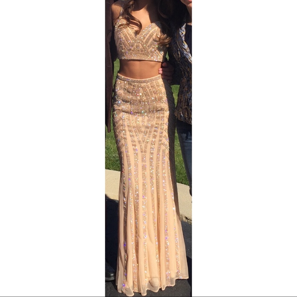 Dress - Picture 5 of 7